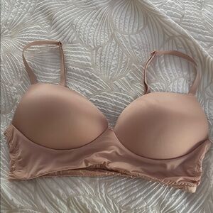 Victoria's Secret Tan T-Shirt Bra with Molded Cups, BRAND NEW, amazing condition